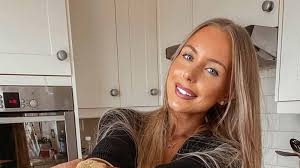 Fitness guru branded a “whale” by bullies as an 11st 7lb teen lost 4st 7lb  and developed the eating disorder orthorexia making her terrified of junk  food