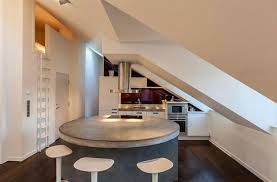 Kuche Mit Dachschrage Und Runder Beton Kochinsel Loft Wohnung Moderne Wohnung Kuche Dachschrage
