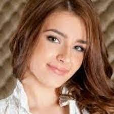 Layla Kellogg's Instagram, Twitter & Facebook