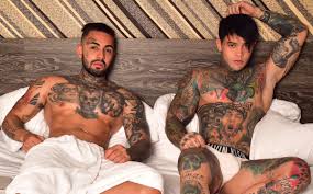 Yeferson Cossio y Jhoan Lopez desnudos mostrando culo - Zona Gay