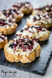 Crostini Con Radicchio Di Treviso E Crema Di Gorgonzola E Mascarpone Serviti Su Vassoio Di Ardesia Food Gluten Free Puff Pastry Savoury Food