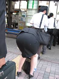 リクルートスーツのお姉さんの街撮り画像だぁーｗｗｗお尻プリプリで最高だぜぇーｗｗｗ | 素人エロ画像やったる夫