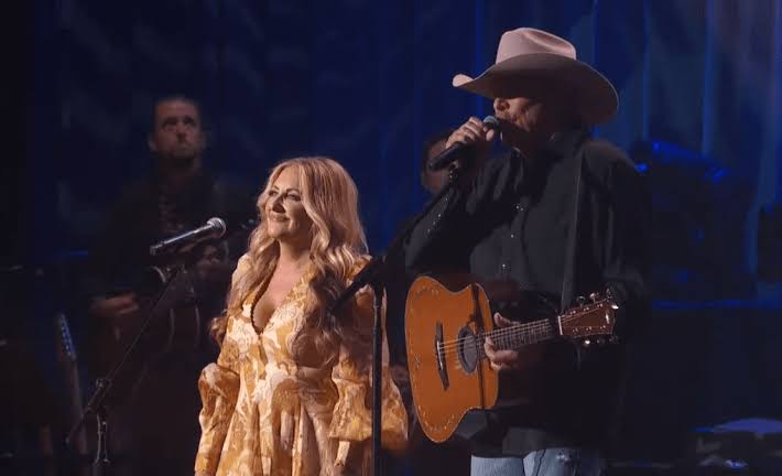 Alan Jackson And Lee Ann Womack Honor Loretta Lynn With Performance Of  “Louisiana Woman, Mississippi Man” At The ACM Honors | Whiskey Riff