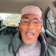 Sh Cumar Xaaji Axmed Sagal oo ka mid ah Culimada reer Puntland aya garab  istaag usameeyay Ciidamada Geesiyada Puntland Ee Calmiskaad.