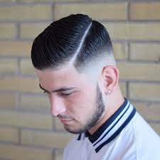 Namun, banyak pria yang tidak berani untuk mengubah gaya rambutnya, sehingga penampilannya terkesan membosankan dan tidak ada variasi. Rambut Undercut Cukuran Rambut Ikal Novocom Top