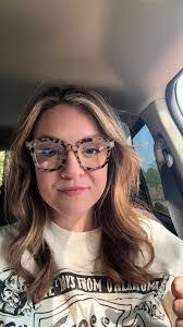 Serena Payne's Instagram, Twitter & Facebook