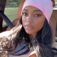 Nicole Teller (@nikkitellaa)