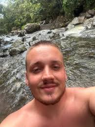 Happy Monday everyone! We are Isla Verde Beach Today, located in Carolina,  Puerto Rico 🇵🇷 We hope you have an excellent day today! Ours will be  breezy with wind gusts of up