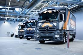Entdecken sie unsere man lkw & nutzfahrzeug baureihen tgx, tgs, tgm & tgl für den einsatz im fernverkehr, auf der baustelle und im verteilerverkehr. Transport Hornbach Verstarkt Seine Lkw Flotte Mit Mercedes Benz Lkw News Logistik Heute Das Deutsche Logistikmagazin