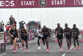 Eliud kipchoge ist einen marathon in unter 2 stunden gelaufen. Unfairer Vorteil Experten Knopfen Sich Nike Wunderschuh Vaporfly Vor Stern De