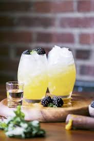 With vodka and melon liqueur for a smooth and frosty cocktail. 11 Mango Vodka Drinks That Taste Like A Summer Vacation Lovetoknow