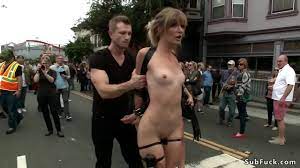 Blonde is anal fucked in public - XVIDEOS.COM