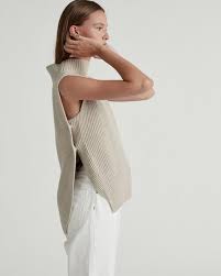 Parler de cachemire alors que le printemps commence à peine ? Pull Cachemire Col Cheminee Sans Manches Sable Chine Pull Erika Femme Kujten Cachemire From Kujten On 21 Buttons