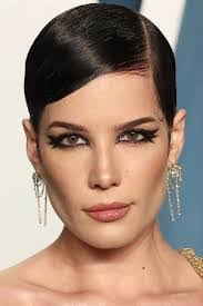 Kelly Halsey's Instagram, Twitter & Facebook