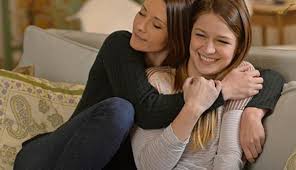 Adopted by supergirl in the series of the same name.she worked on the series taxi brooklyn, playing detective caitlyn sullivan. Chyler Leigh Hermana De 14 05 2016 El Pais Uruguay