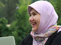 Airmatamu menjelma puisi paling duri, paling angin. Sastra Yang Menggerakkan Memecahkan Problem Sosial Dengan Sastra Helvy Tiana Rosa Flp Or Id