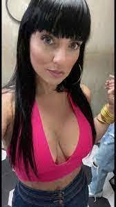 Leticia Bernard's Instagram, Twitter & Facebook