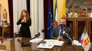 Il governo si sta preparando ad adottare la linea delle mezze misure. Coprifuoco Negozi Chiusi Alle 19 E Scuole Chiuse A Messina Pronta La Nuova Ordinanza De Luca Normanno Com