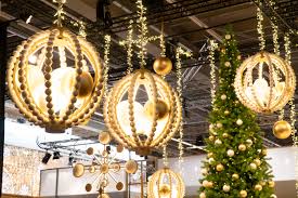 Alors aufeminin t'a déniché des idées déco de tables de fête superbes, à utiliser pour une table de noël, un deco noel exterieur decoration noel exterieur couronne de l'avent couronne noel loisirs. Illumination De Noel Magasin Centre Commercial Hotel Restaurant