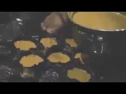 Siomai adalah salah satu jenis dim sum.dalam bahasa mandarin, makanan ini disebut shaomai, sementara dalam bahasa kanton disebut siu maai.dalam dialek beijing, makanan ini juga ditulis sebagai 燒麥, dan juga dibaca shaomai. Apam Barabai Lagu Mp3 Mp3 Dragon