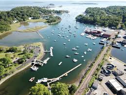 Drinking heavily to repress painful memories, he is shocked to discover after the passing of his sibling that he has been named his teenage nephew's legal guardian. Town Of Manchester By The Sea In Manchester Ma United States Marina Reviews Phone Number Marinas Com