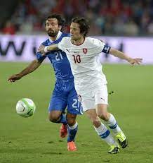 Tomas Rosicky On The Czech Republic National Team Against Andrea Pirlo On The Italy National Team In The World Cup Q World Cup Qualifiers Andrea Pirlo Sports