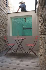 la piscine en verre en 43 photos archzine fr piscines design piscine cabanes de piscine