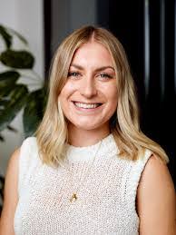 Robyn Major's Instagram, Twitter & Facebook