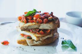 Torta di pane raffermo ricetta del riciclo svuota frigo velocissima stale bread cake. Pane Cunzato Eoliano La Ricetta Originale Di Questa Specialita