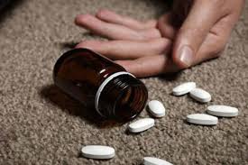 अस्पताल के डायरेक्टर ने जहर खाकर दी जान, ड्राइवर से कही ये बात, मचा हड़कंप  | News Track in Hindi