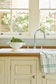There are hundreds of white paint color choices and it can be overwhelming to narrow down which is right for your home. What Color Wall Paint Goes With Off White Glazed Cabinets In The Kitchen