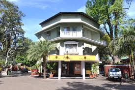 Jaffer bhai's is a famous brand for biryani and mughlai food but biryani here was no where close to the original jaffer bhai's i would recommend their chinese over their mughlai dishes their nihari and. Jaffer Bhai S Brickland Hotel Panchgani Updated 2021 Prices