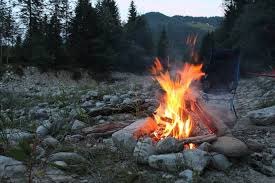 Lagerfeuer Beim Zelten Zelten Mit Kindern Zelten Lagerfeuer