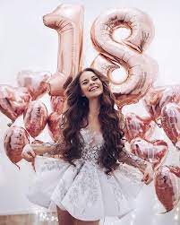 Tu n'as plus qu'a foncer vers ta nouvelle vie d'adulte. Soldes Tenue Anniversaire 18 Ans Fille En Stock
