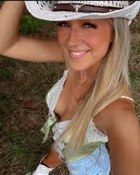 thatjeepsc Hey y'all! I'm Jo 😋 I'm a certified Super Goober and just love  to have fun!! 🤙