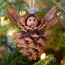 1001 Idees Pour Faire Une Creation Avec Des Pommes De Pins Pomme De Pin Anges De Noel Deco Noel Fait Main Facile