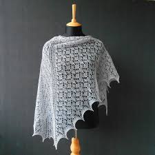 Yargıcı kadınını tam anlamıyla yansıtan ve tasarımlarıyla zamansız bir stil sunan kadın fular ve şal modelleri arasında seçim yapmakta zorlanabilirsiniz. 2021 En Guzel Ve Kolay Orgu Sal Modelleri Kadin Moda Trendler Saglik Ve Guzellik Sitesi