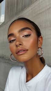 Lizzie Ayers's Instagram, Twitter & Facebook