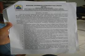 Karena surat ini adalah permohonan izin kegiatan dalam lingkup kelurahan atau desa, maka surat ditujukan kepada pejabat tertinggi dalam cakupan tersebut. Tegur Kepala Desa Bpd Kalanganyar Terancam Disomasi Bantenhits