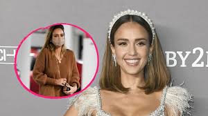 Jessica alba makes an extraordinary declaration at comic con 2007. Ganz In Braun Jessica Alba Begeistert Im Lassig Chic Look Promiflash De