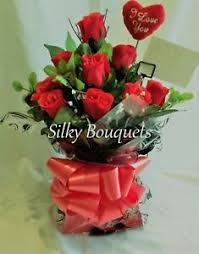 Bouquet surprise du fleuriste blanc. Silk Flower Box Bouquet Douzaine Rose Rouge Livre Cadeau Hopital Fleur Artificielle Ebay