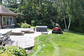 At husky property maintenance, we go above and beyond our clients' expectations to provide them with custom services and to help them keep their landscaping looking great at all times. Muskoka Grounds Care Complete All Season Property Maintenance Snowplowing