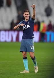 Juan foyth has earned the respect of football fans worldwide by soldiering on after a nasty collision in the europa league final between his side villarreal and manchester united in gdansk on wednesday. Juan Foyth Of Tottenham Hotspur Shows Appreciation To The Fans After Tottenham Hotspur Tottenham Soccer Guys