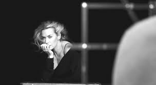 Mal peter lindbergh verpflichtet 1/122 schauspielerin robin wright ist eines der models für den pirelli kalender 2017. Naturliche Feminitat Der Pirelli Kalender 2017 Blonde Magazine
