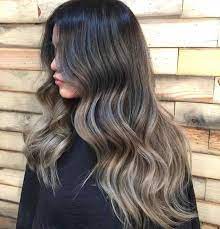 Eine andere galerie cheveux chatain foncé avec balayage blond. Balayage Blond Sur Brune Comment Reussir Cette Technique De Coloration