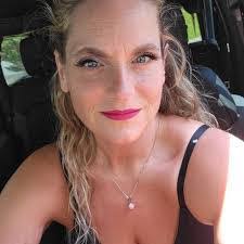 Amanda Asbury's Instagram, Twitter & Facebook