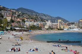 Beläget på avenyn princess grâce och med två vikar, sträcker denna sandstrand, med en kombination av mycket fina. Strand Marquet Plage Cap D Ail Alpes Maritimes Provence Alpes Cote D Azur