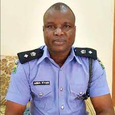 Abba kyari, who is a deputy commissioner of police and leader of the inspector general of police's intelligence response team, was seen at the burial beside cubana in viral pictures. Evans I Don T Use Juju To Track Criminals Acp Abba Kyari Opens Up On Arrest Of Billionaire Kidnapper Daily Post Nigeria