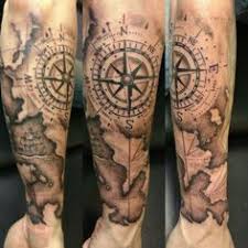 Häng sie in dein schlafzimmer, ins büro oder einfach an jede leere wand, die dir begegnet. 30 Weltkarte Tattoo Ideen Weltkarte Tattoo Karten Tattoos Tatowierungen