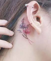 Gracefull Flower Tattoos Behind The Ear For Girls Tatuajes Finos Tatuaje De Oreja Tatuajes Sutiles